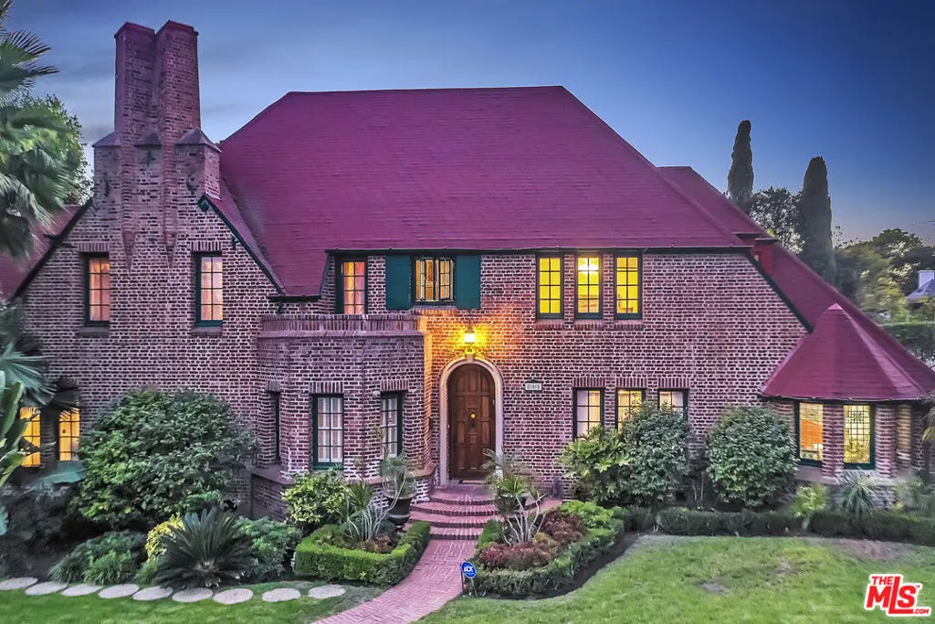 Single Family Residence for rent at 805 N Bedford Drive, Beverly Hills, CA featuring 4 beds and 4 baths