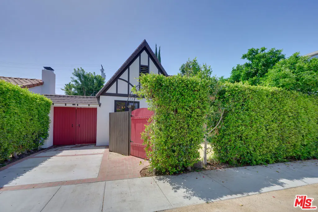 Residential Lease for rent at 8818 Rosewood Avenue, West Hollywood, Los Angeles County, CA featuring 5 beds and 3 baths