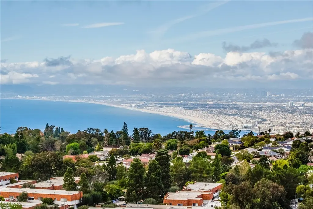 Condominium for rent at 5987 Peacock Ridge Road 212, Rancho Palos Verdes, CA featuring 2 beds and 3 baths