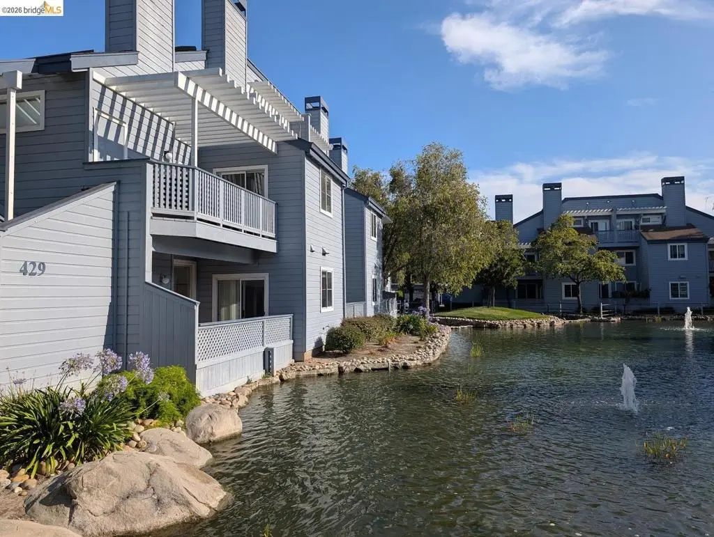 429 Cork Harbour CIR APT G, Redwood City, CA — listing photo 1