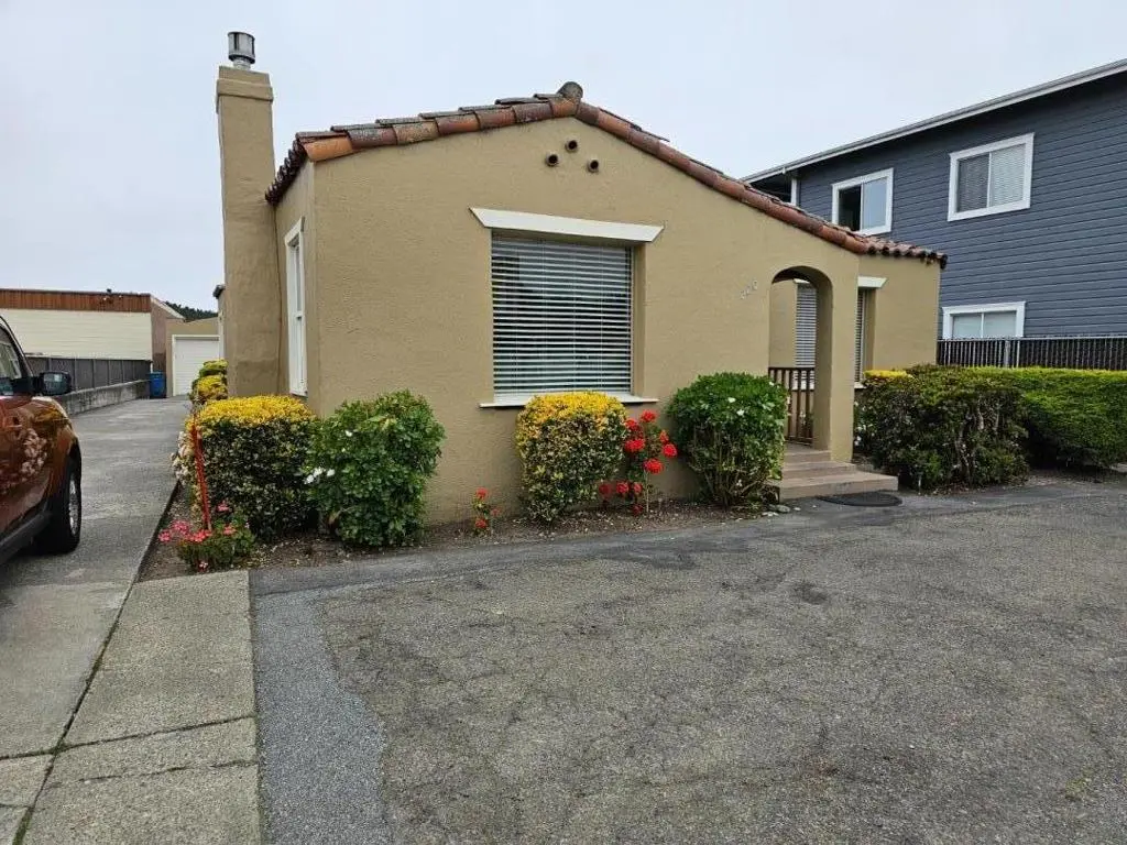 220 Main Street, Half Moon Bay, CA — listing photo 1