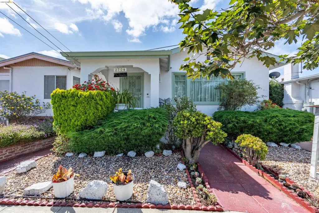 Single Family Residence for sale at 2706 67Th Ave, Oakland, CA featuring 2 beds and 1 bath