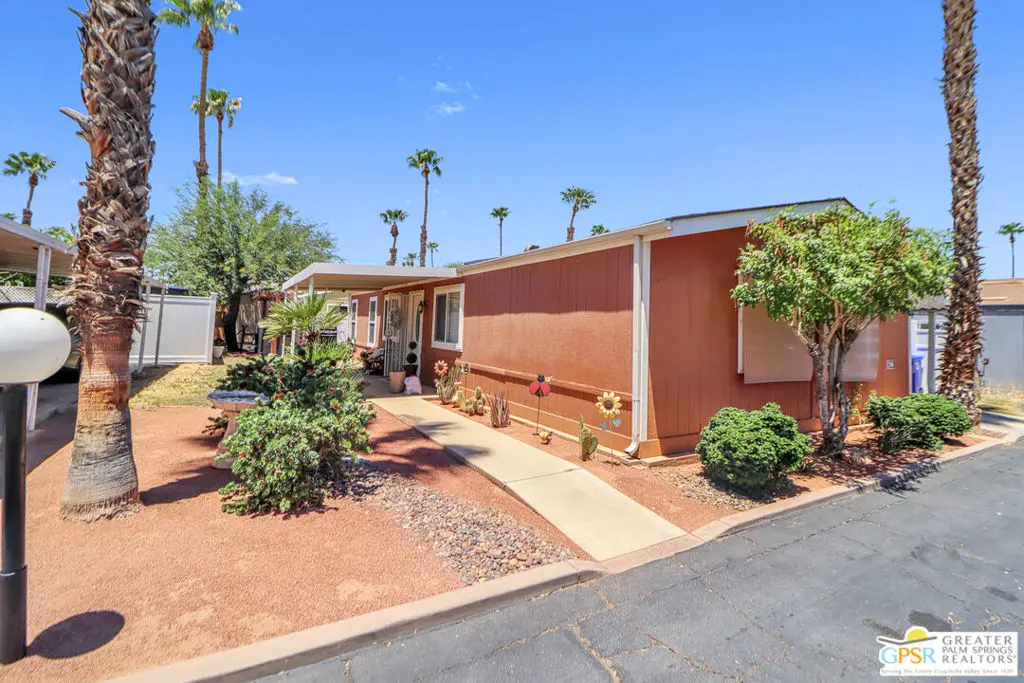 Manufactured In Park for sale at 80000 Avenue 48 #286, Indio, CA featuring 4 beds and 2 baths