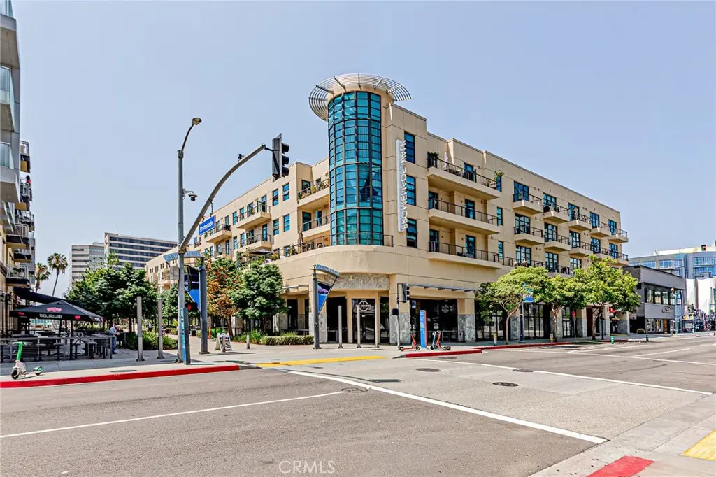 Residential Lease for rent at 133 Promenade N 428, Long Beach, Los Angeles County, CA featuring 1 bed and 2 baths
