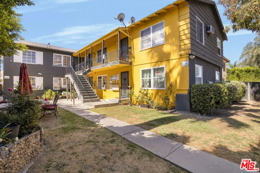 20542 Hartland Street 2, Winnetka, CA — listing photo 1