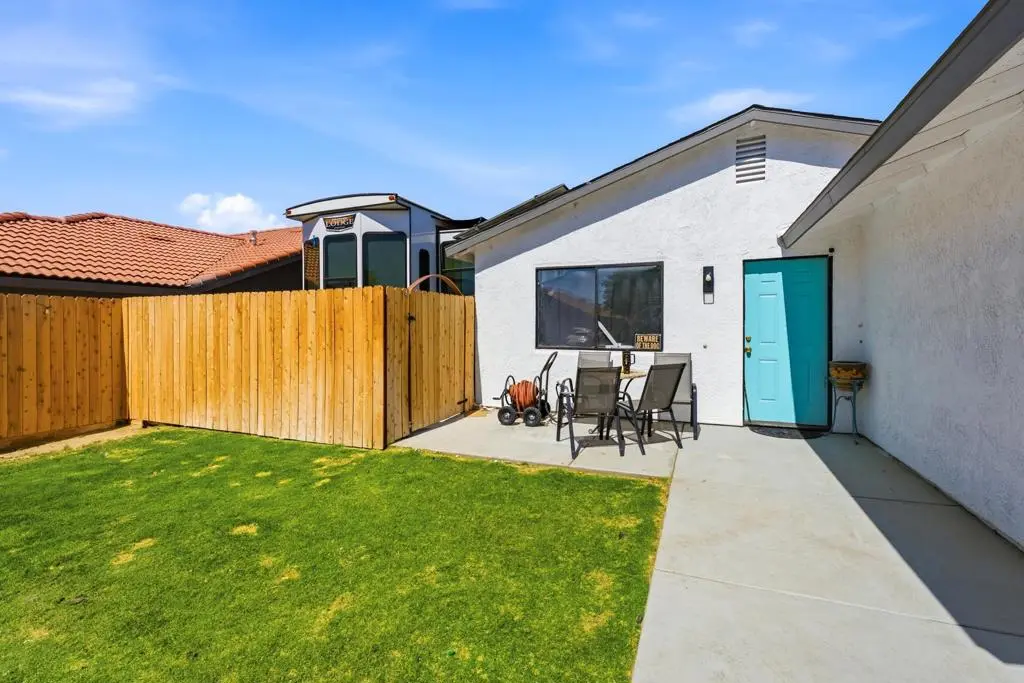 Single Family Residence for sale at 15705 Via Vista, Desert Hot Springs, CA featuring 3 beds and 1 bath