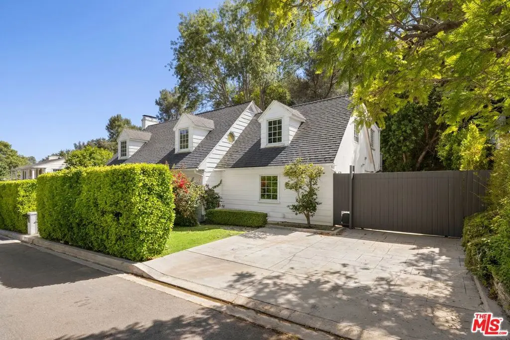 Single Family Residence for sale at 501 Cascada Way, Los Angeles, CA featuring 5 beds and 5 baths