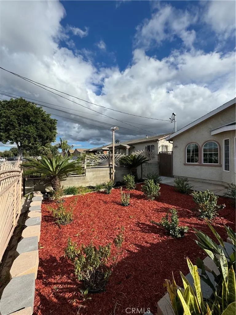 Residential Lease for rent at 3538 A W 108th Street A, Inglewood, Los Angeles County, CA featuring 2 beds and 1 bath
