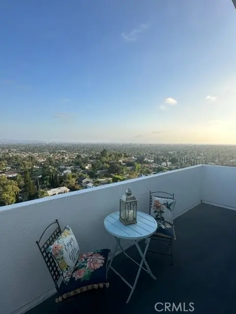 Residential Lease for rent at 12254 Circula Panorama, Santa Ana, Orange County, CA featuring 5 beds and 6 baths