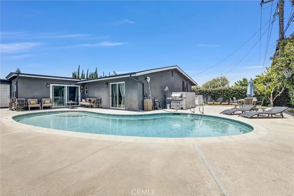 Single Family Residence for rent at 3078 Trinity, Costa Mesa, CA featuring 4 beds and 3 baths