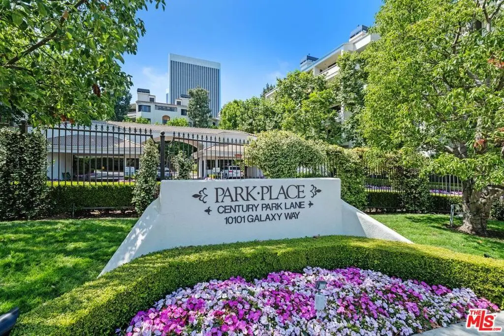 Residential Lease for rent at 2132 Century Park Lane 103, Los Angeles, Los Angeles County, CA featuring 3 beds and 3 baths