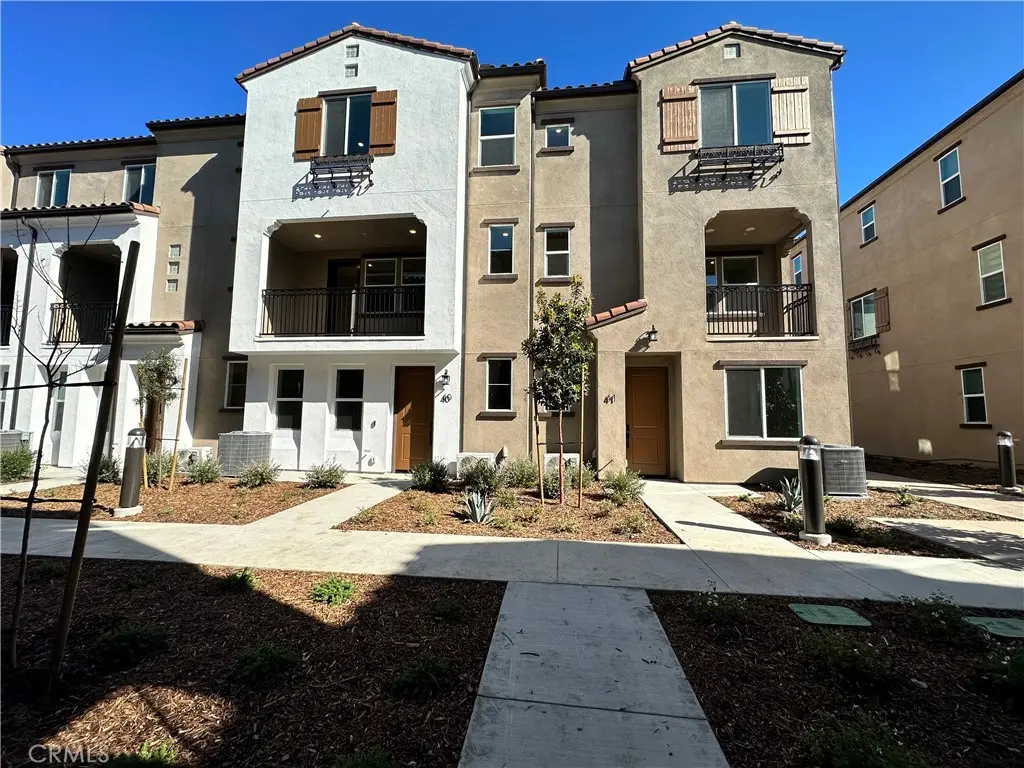 Residential Lease for rent at 2317 W Broadway 41, Anaheim, Orange County, CA featuring 4 beds and 4 baths