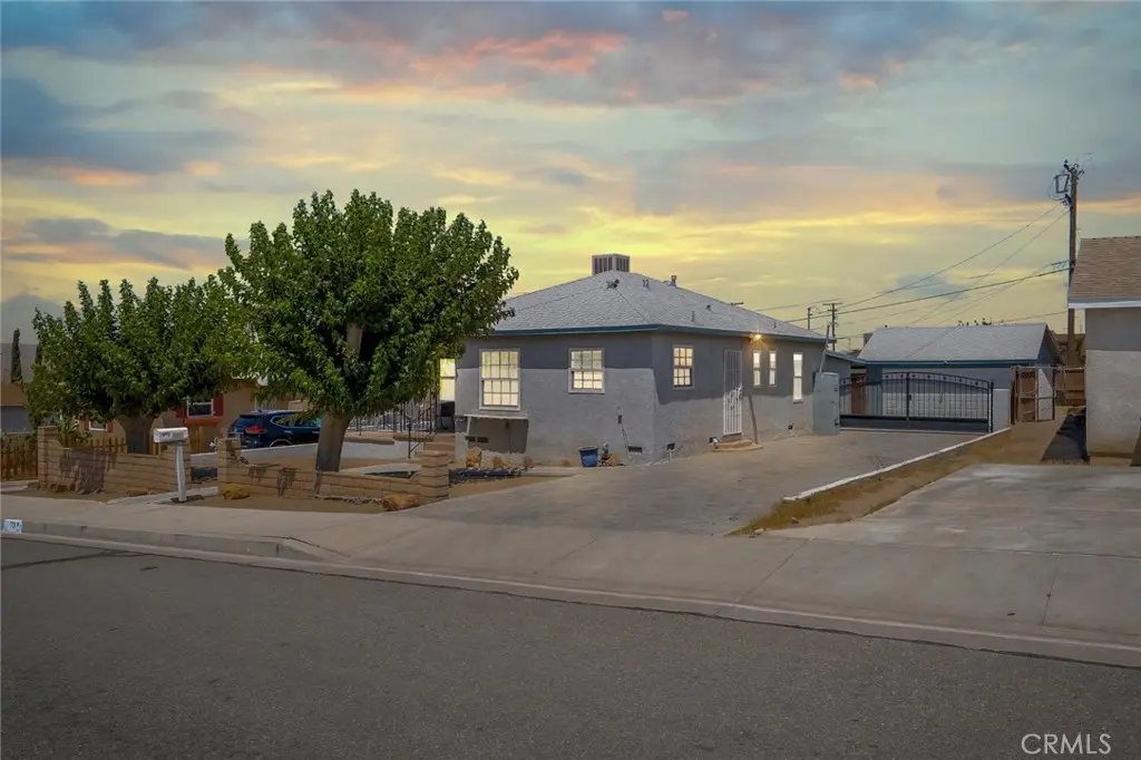 713 Mount Vernon, Barstow, CA — listing photo 1