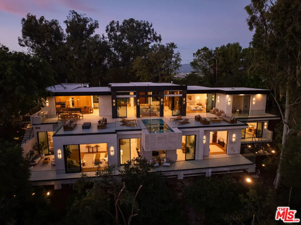 Single Family Residence for rent at 12752 Mulholland Drive, Beverly Hills, CA featuring 5 beds and 6 baths