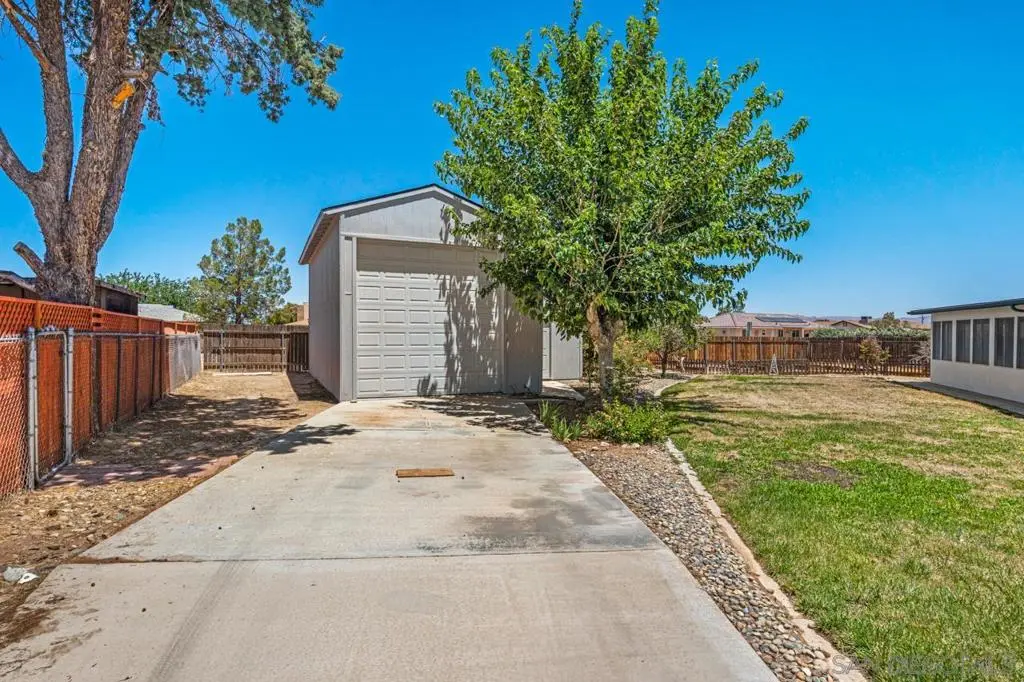 12450 Algonquin Rd, Apple Valley, CA — listing photo 1
