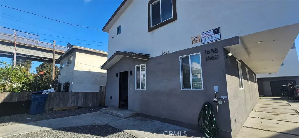 Duplex for rent at 1662 E 60th, Los Angeles, CA featuring 4 beds and 3 baths