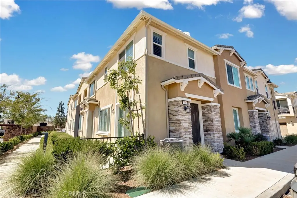 16571 Wyndham 11, Fontana, CA — listing photo 1