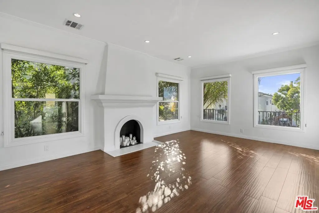 Residential Lease for rent at 6113 Cashio Street, Los Angeles, Los Angeles County, CA featuring 3 beds and 2 baths