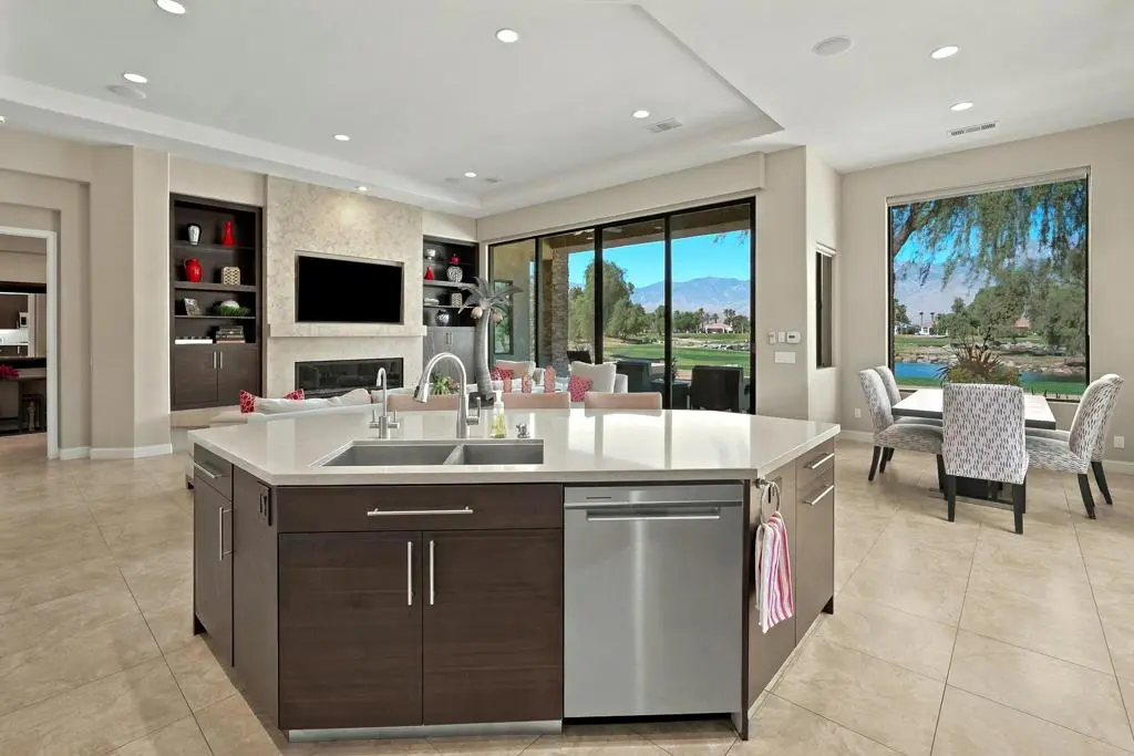 Single Family Residence for rent at 33 ViA Las Flores, Rancho Mirage, CA featuring 3 beds and 4 baths