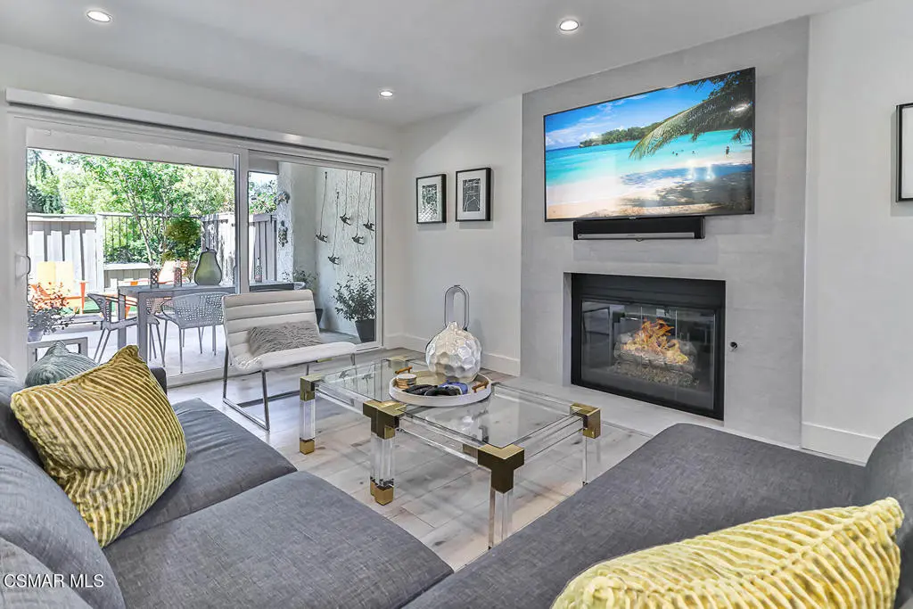 Residential Lease for rent at 643 Arroyo Oaks Drive, Westlake Village, Los Angeles County, CA featuring 3 beds and 3 baths
