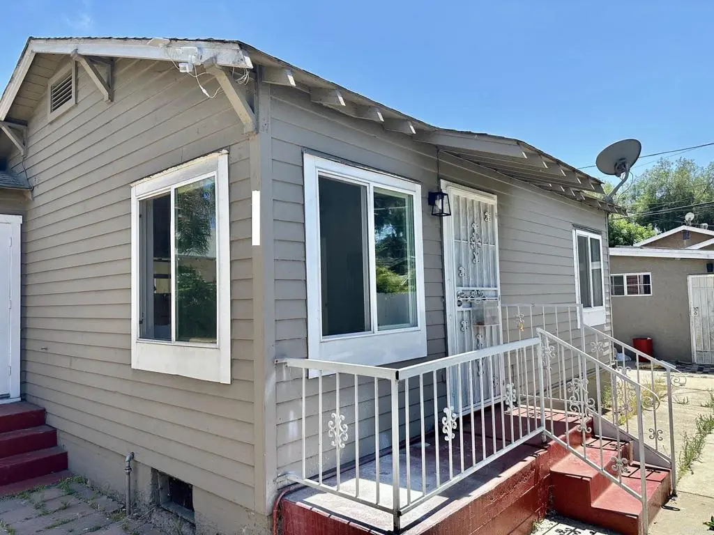 Single Family Residence for rent at 3811 Birch Street, San Diego, CA featuring 1 bed and 1 bath