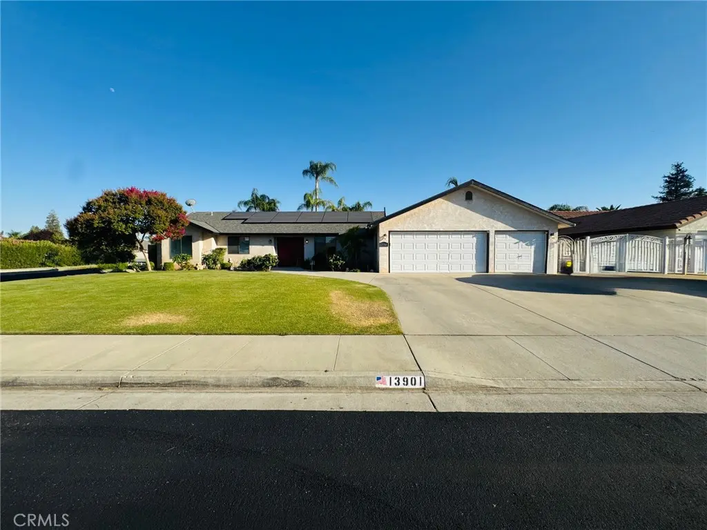 Single Family Residence for sale at 13901 Laverton, Bakersfield, CA featuring 3 beds and 2 baths