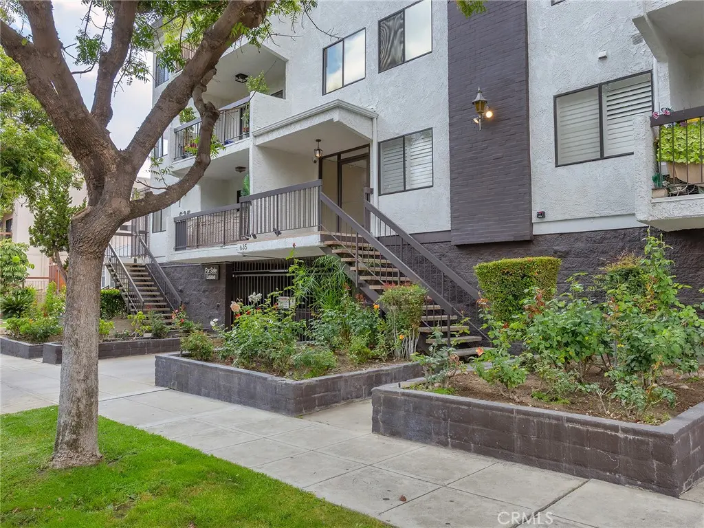 635 E Elmwood Avenue 203, Burbank, CA — listing photo 1