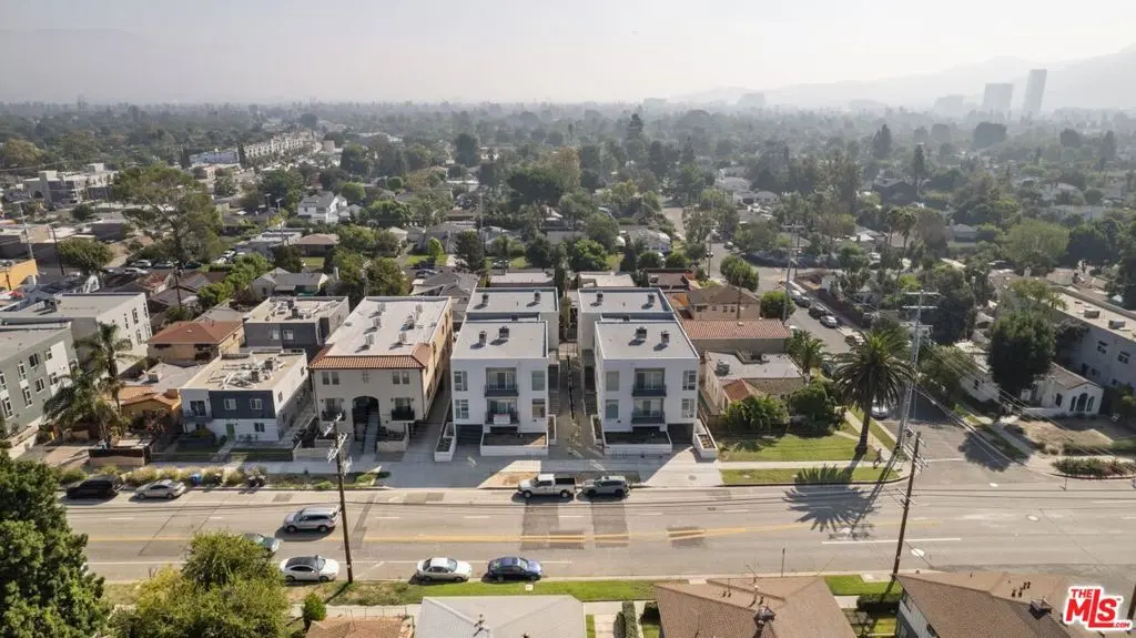 5114 Cahuenga Boulevard 2, North Hollywood, CA — listing photo 1