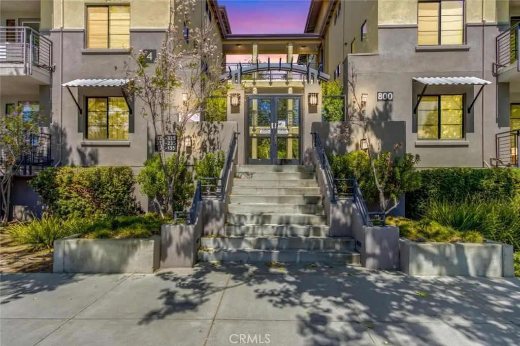 Condominium for sale at 800 N 8th 106, San Jose, CA featuring 3 beds and 2 baths