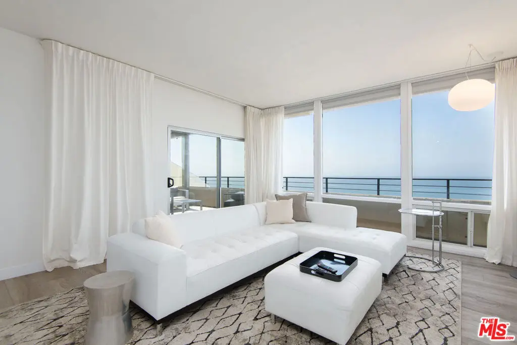 Residential Lease for rent at 18063 Coastline Drive 3, Malibu, Los Angeles County, CA featuring 2 beds and 2 baths