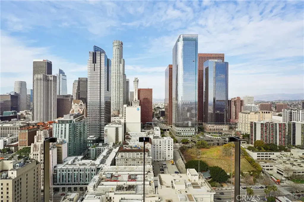 Residential Lease for rent at 400 S Broadway 3406, Los Angeles, Los Angeles County, CA featuring 1 bed and 1 bath