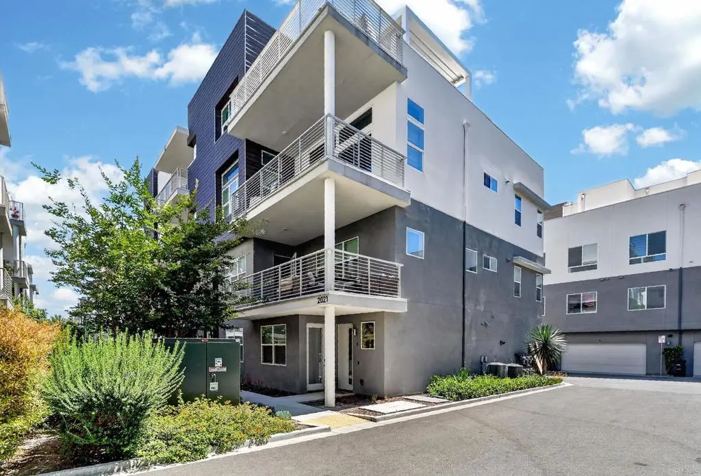 Condominium for sale at 2021 Bravo Loop 2, Chula Vista, CA featuring 3 beds and 2 baths