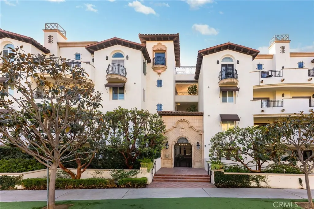 12020 Guerin PH2, Studio City, CA — listing photo 1