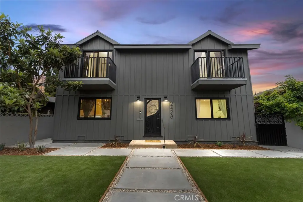 2428 Glyndon Avenue, Venice, CA — listing photo 1