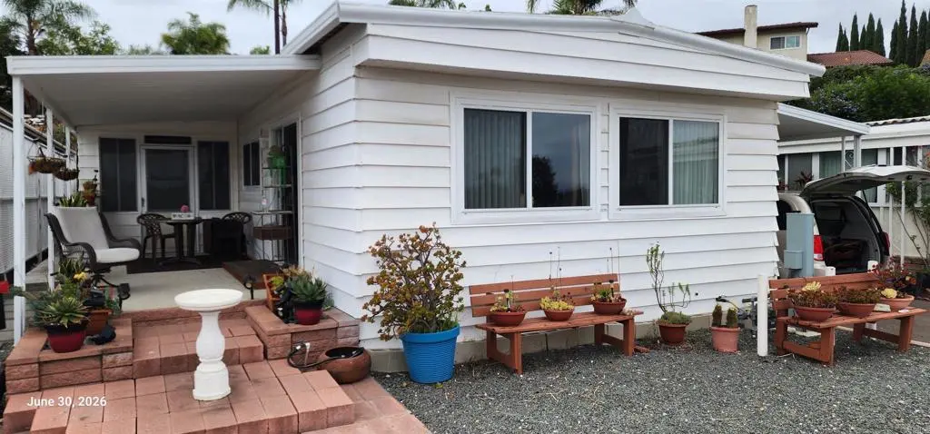 245 W Bobier Drive 06, Vista, CA — listing photo 1