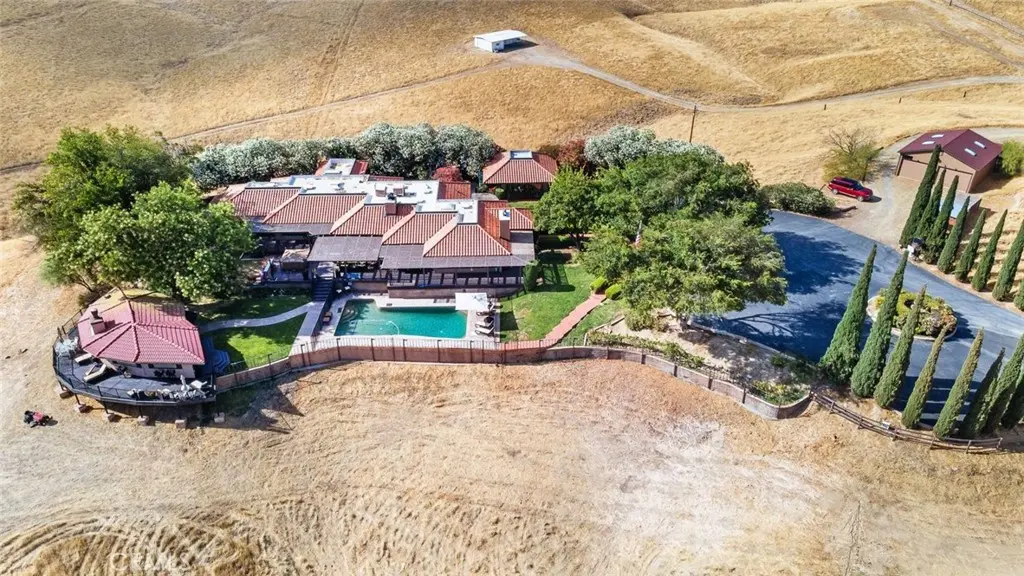 Single Family Residence for sale at 36040 Highway 33, Coalinga, CA featuring 3 beds and 4 baths