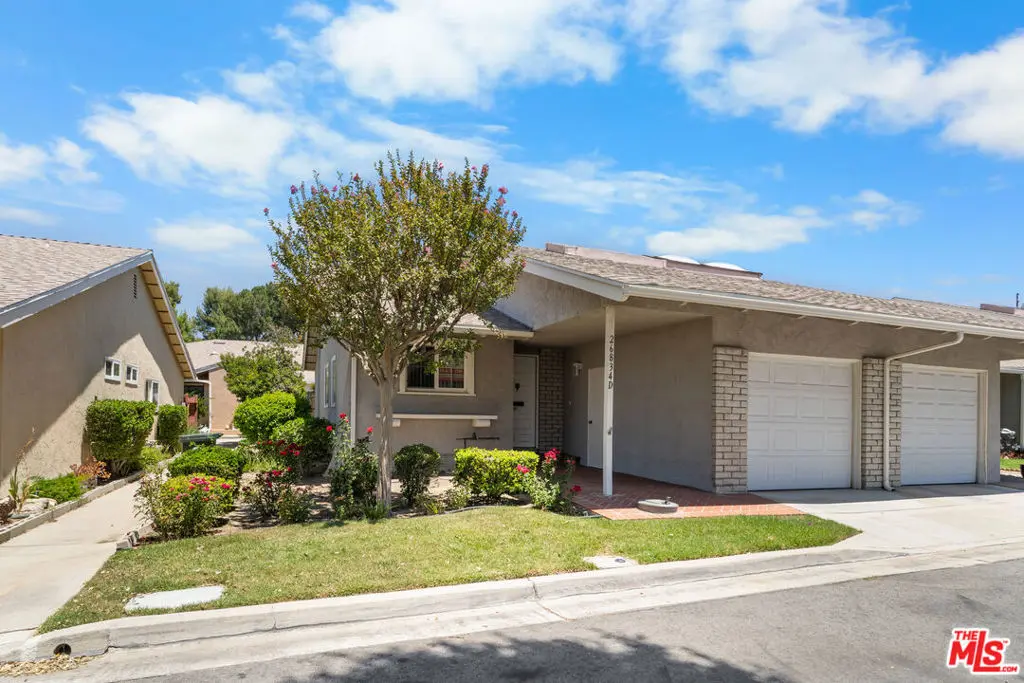 26834 Avenue Of The Oaks D, Newhall, CA — listing photo 1