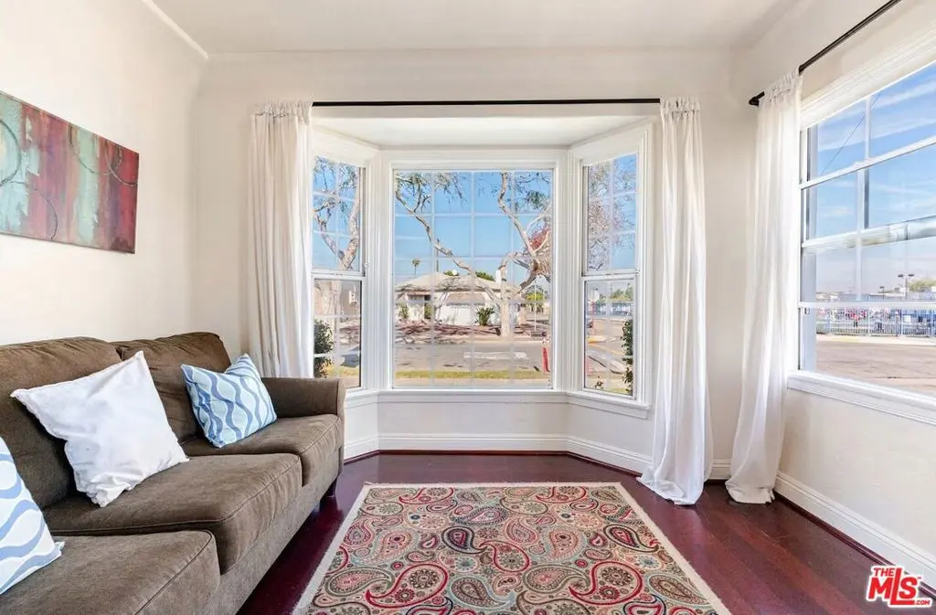 Residential Lease for rent at 2900 W 80th Street, Inglewood, Los Angeles County, CA featuring 2 beds and 1 bath