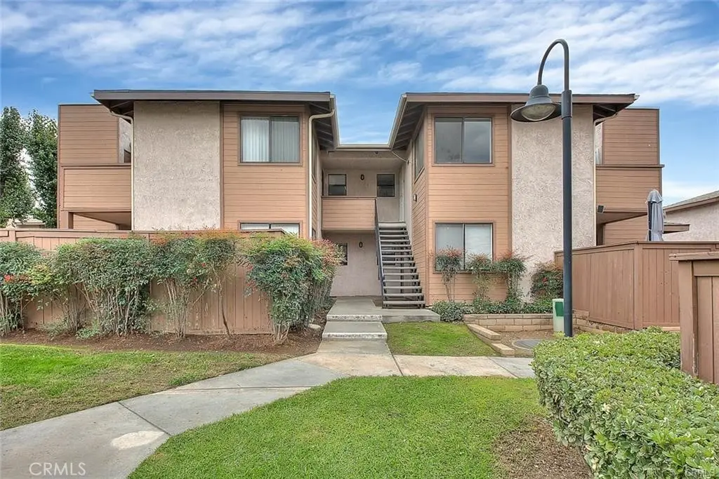 Residential Lease for rent at 1333 Massachusetts Avenue 201, Riverside, Riverside County, CA featuring 1 bed and 1 bath