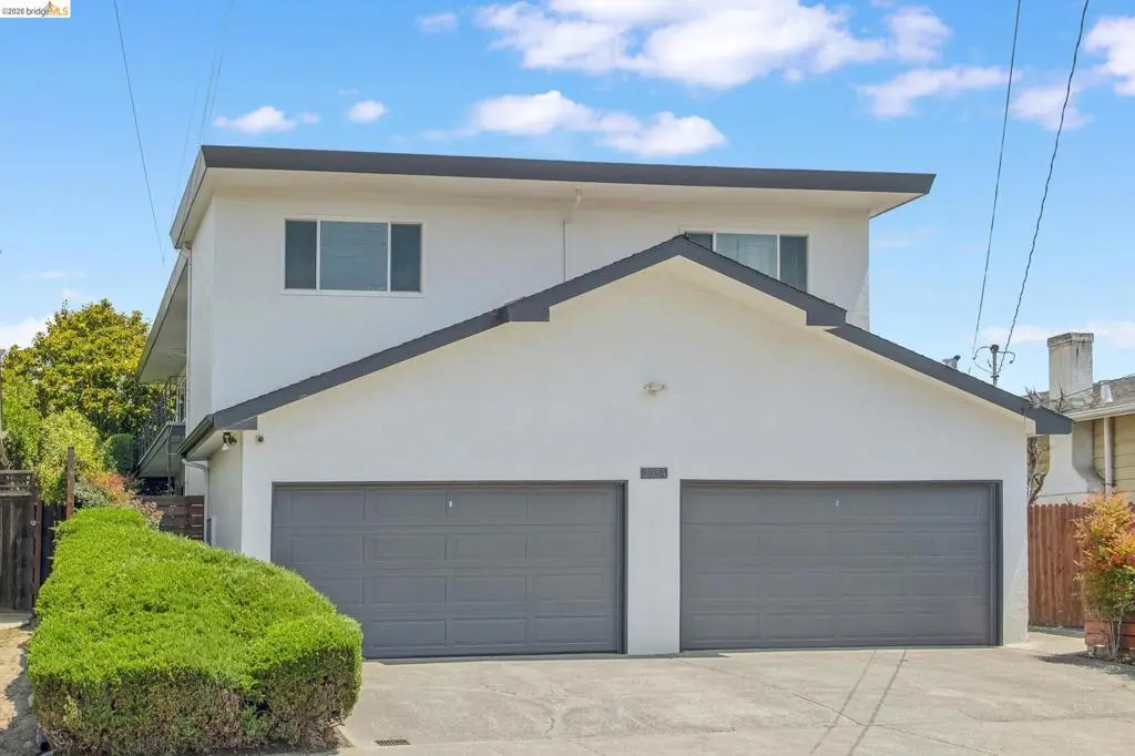 Condominium for sale at 3054 Bona St D, Oakland, CA featuring 2 beds and 1 bath