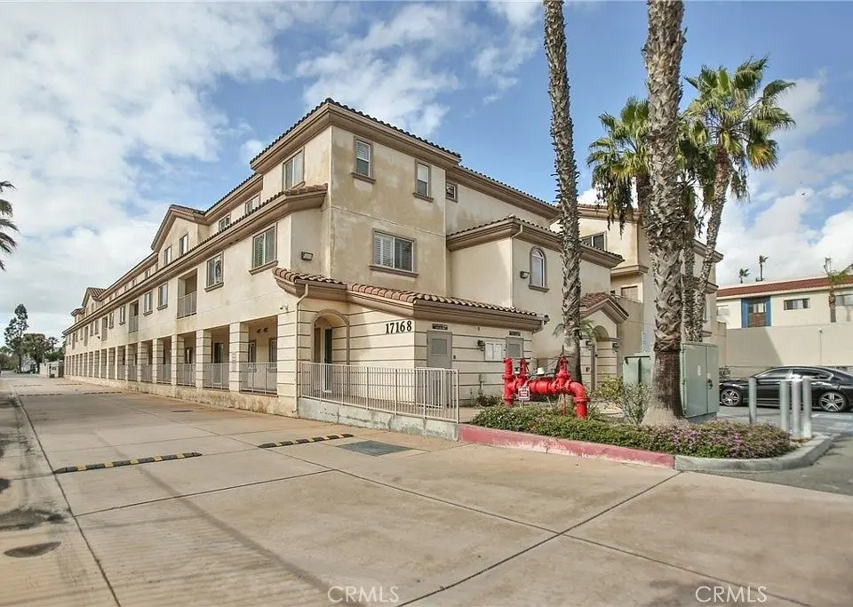 Condominium for sale at 17168 Newhope 222, Fountain Valley, CA featuring 2 beds and 2 baths