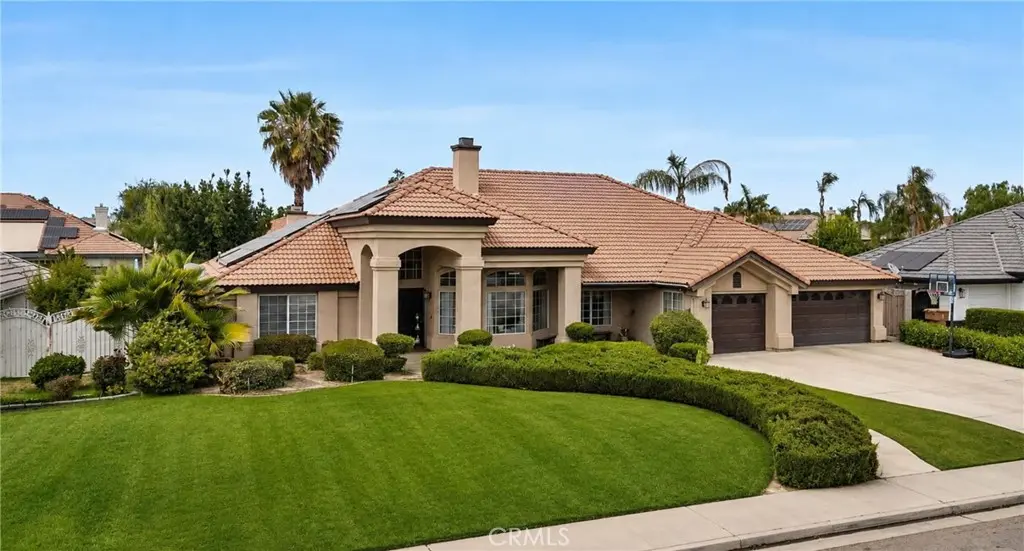 Single Family Residence for sale at 13206 Monarch Palm, Bakersfield, CA featuring 5 beds and 3 baths