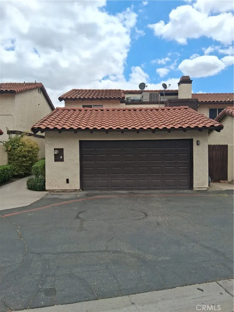 1077 Santo Antonio Drive 4, Colton, CA — listing photo 1