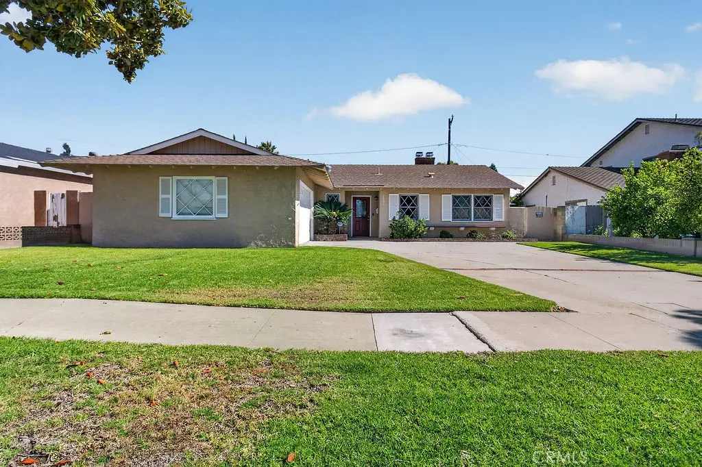 Residential Lease for rent at 2310 E Monroe, Orange, Orange County, CA featuring 3 beds and 2 baths