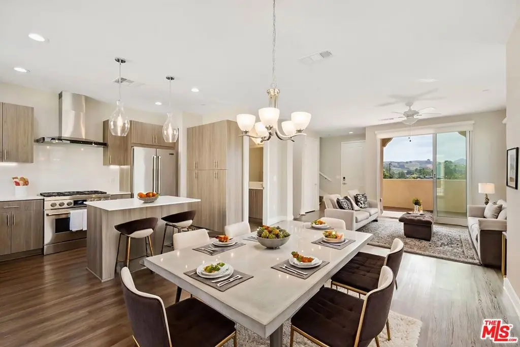 Residential Lease for rent at 4448 Paxton Place, Calabasas, Los Angeles County, CA featuring 2 beds and 2 baths