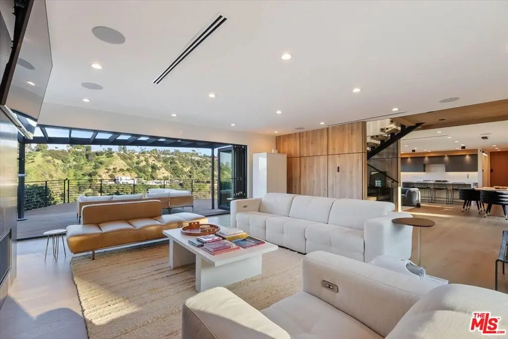 3820 Scadlock Lane, Sherman Oaks, CA — listing photo 1