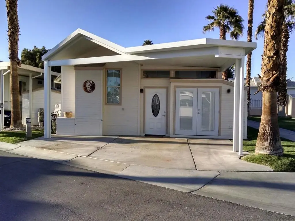 Manufactured In Park for sale at 84136 Avenue 44, #712 712, Indio, CA featuring 1 bed and 1 bath