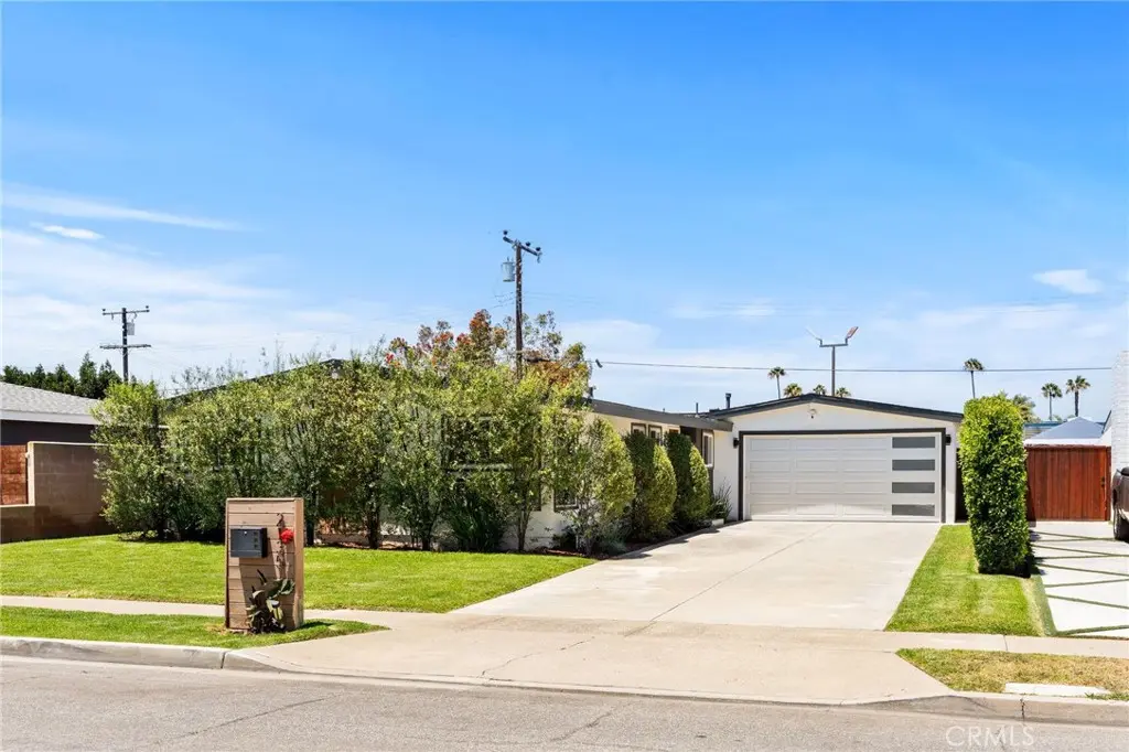 Single Family Residence for sale at 2135 Parsons Street, Costa Mesa, CA featuring 3 beds and 2 baths