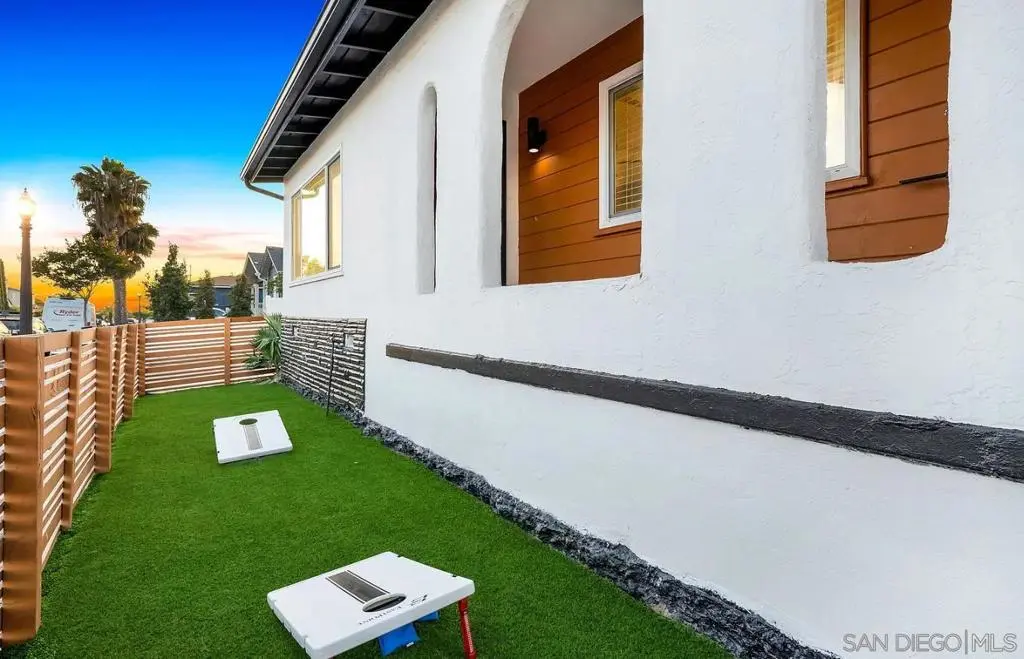 Single Family Residence for rent at 5028 Monroe, San Diego, CA featuring 3 beds and 2 baths