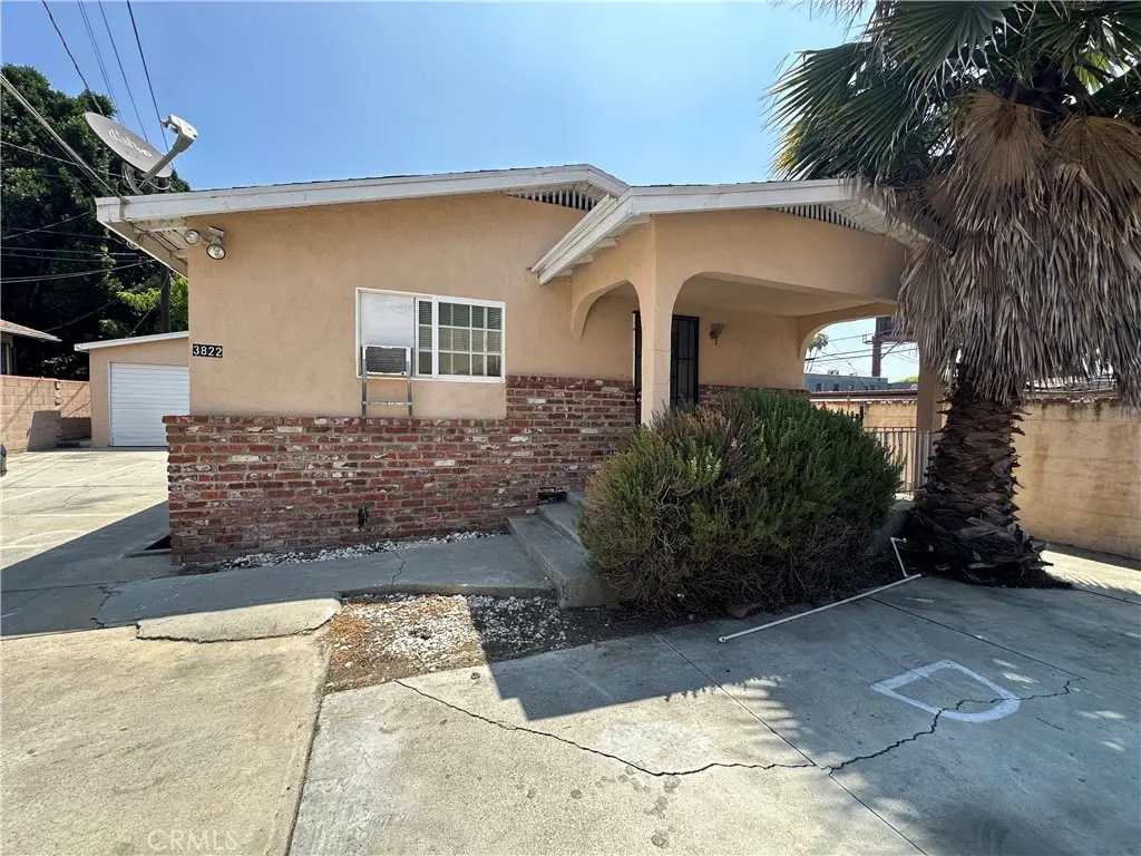 Residential Lease for rent at 3822 Tampico, Los Angeles, Los Angeles County, CA featuring 2 beds and 1 bath